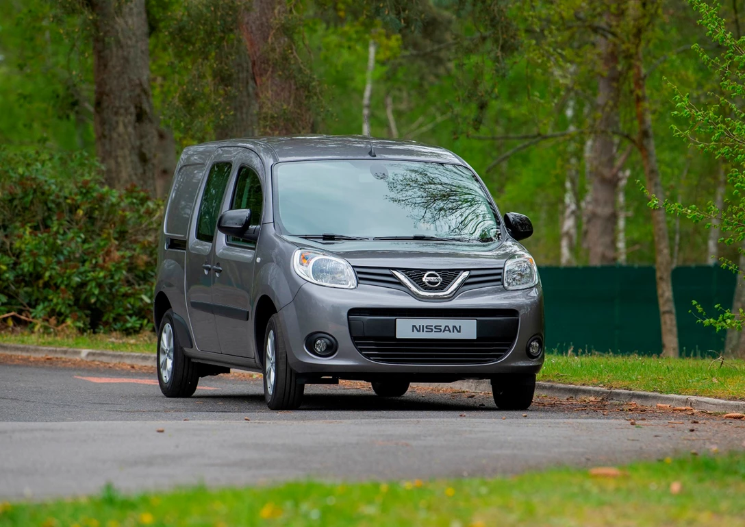 1616348-Nissan NV250 L2 Van - Silver - Exterior 22.jpg