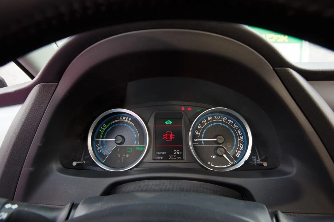 1628903-16-טויוטה אוריס משומשת תומר פדר (6).jpg