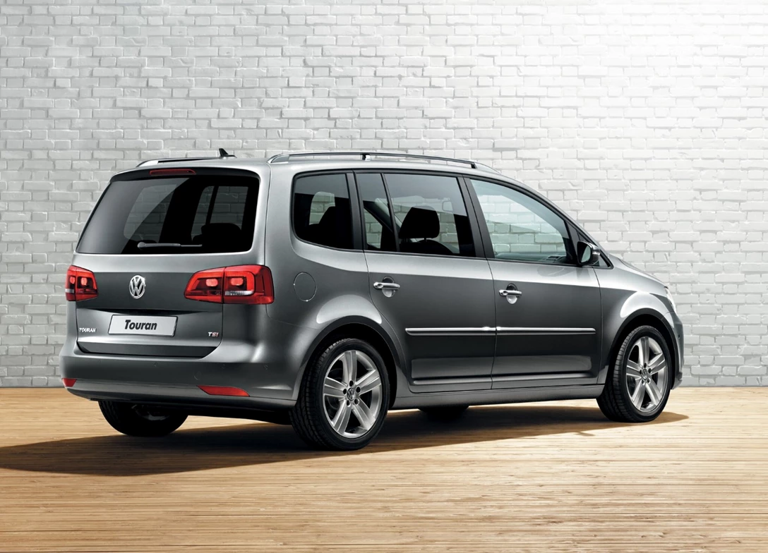 1690477-Volkswagen-Touran-2010-04.jpg