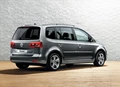 1690477-Volkswagen-Touran-2010-04.jpg