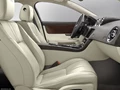 1590552-Jaguar-XJ 8.jpg