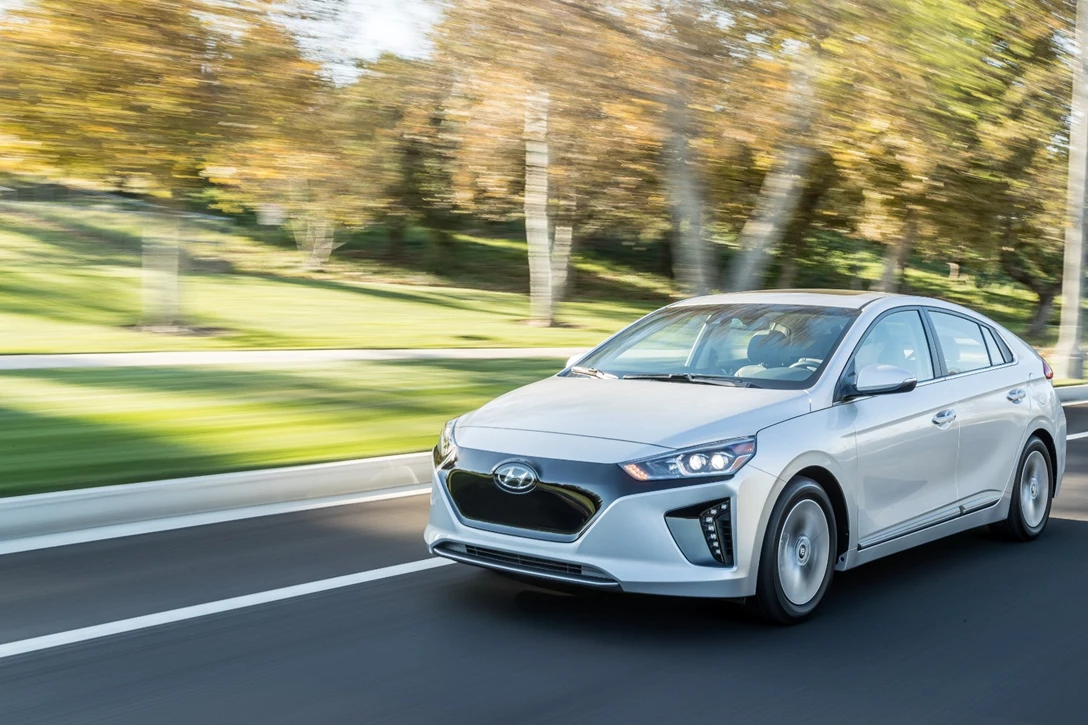 1609212-46660_2017_Ioniq_Electric_Vehicle_EV.jpg