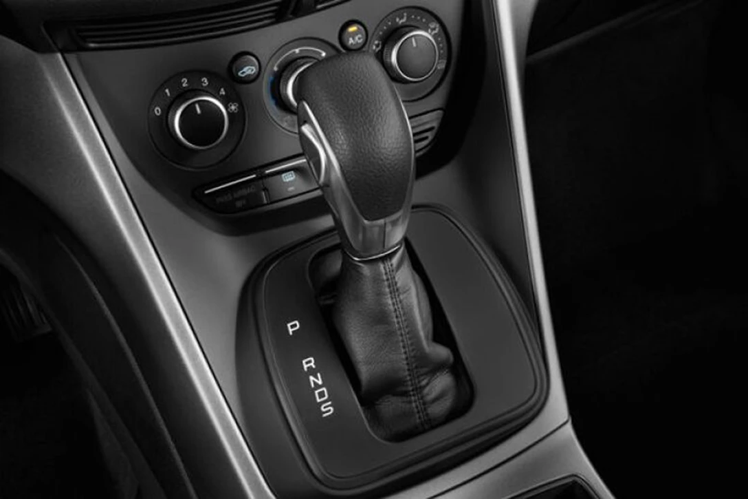 1658272-2013_ford_escape_gearshift.jpg