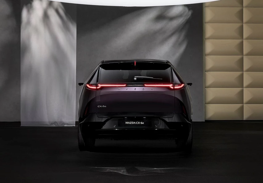 Mazda-CX-6e-2027-1280-fce3e67e8efde8418113d117e0b844d386.jpg