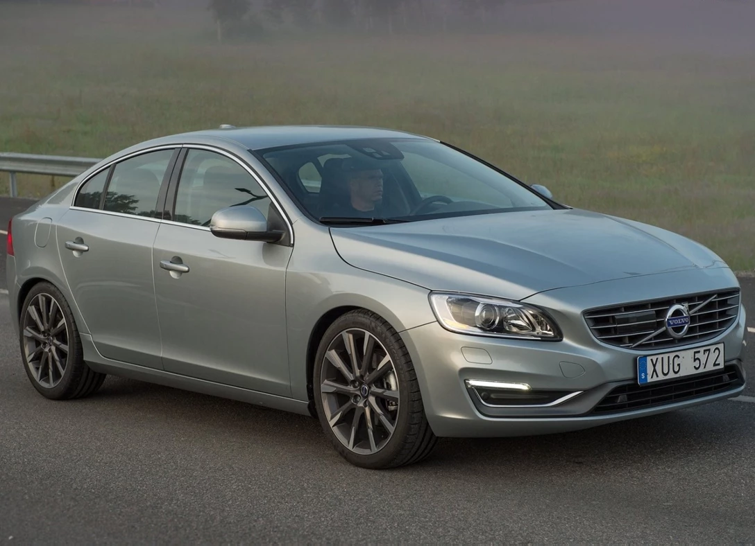 1650402-Volvo-S60-2017-03.jpg