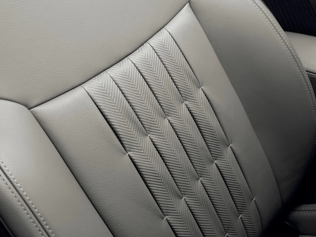 1631444-11_500 Giorgio Armani.jpg