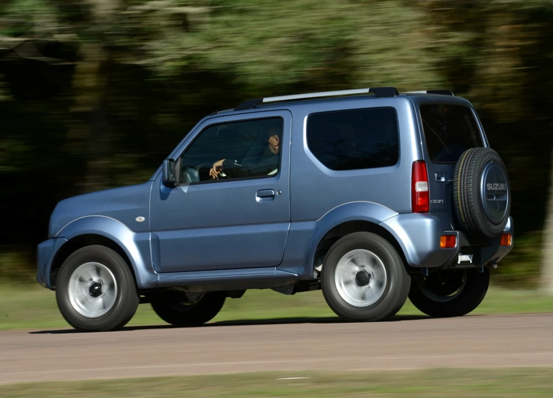 1687337-Suzuki-Jimny-2015-03.jpg