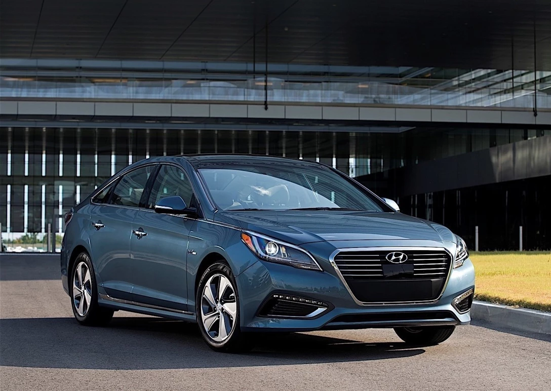 1647552-Hyundai-Sonata_Hybrid-2017-01.jpg