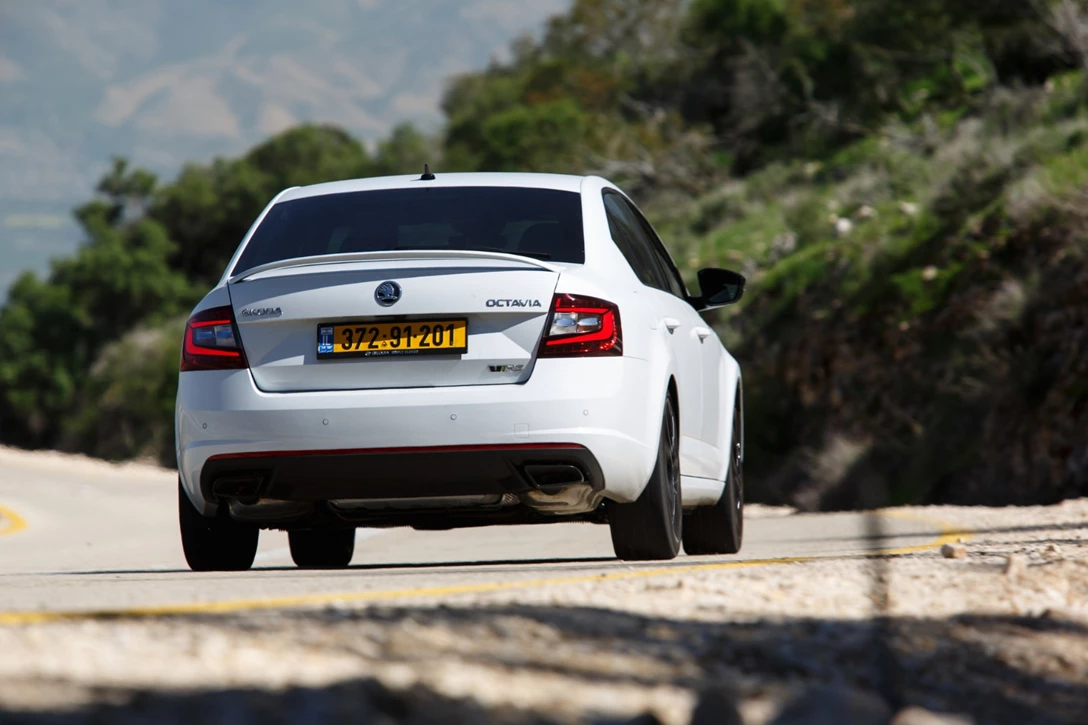1596819-סקודה אוקטביה RS - מבחן דרכים (22).JPG