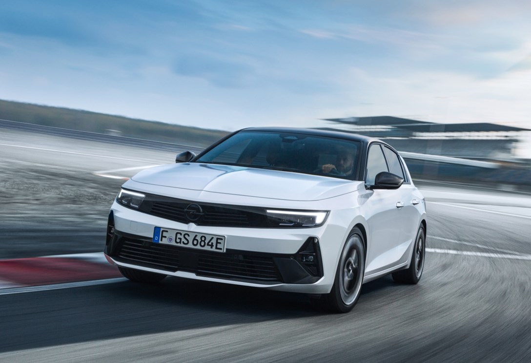 1668706-אופל אסטרה GSE01_opel_astra_gse_520350-63330a017afc2.jpeg