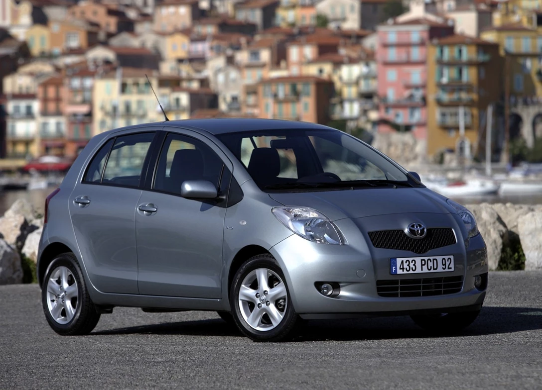 1686591-Toyota-Yaris-2009-01.jpg