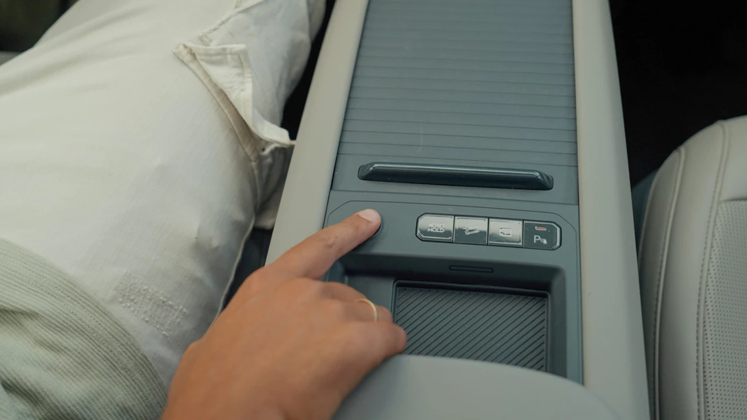 1698881-KIA EV9 2024.01_42_48_21.Still098-min.jpg