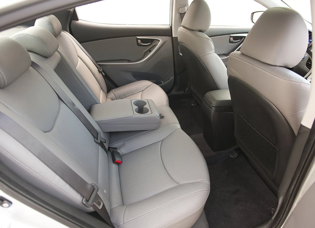 1649340-Hyundai-Elantra-2012-06.jpg