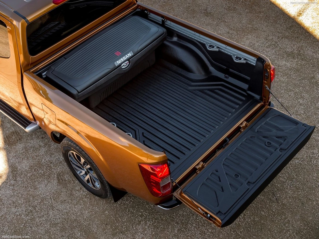 1588192-Nissan-NP300_Navara 6.jpg