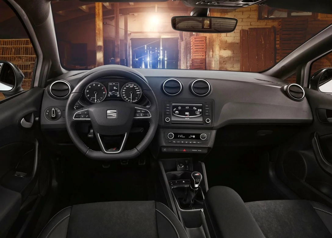 1686399-Seat-Ibiza_Cupra-2016-1600-38.jpg