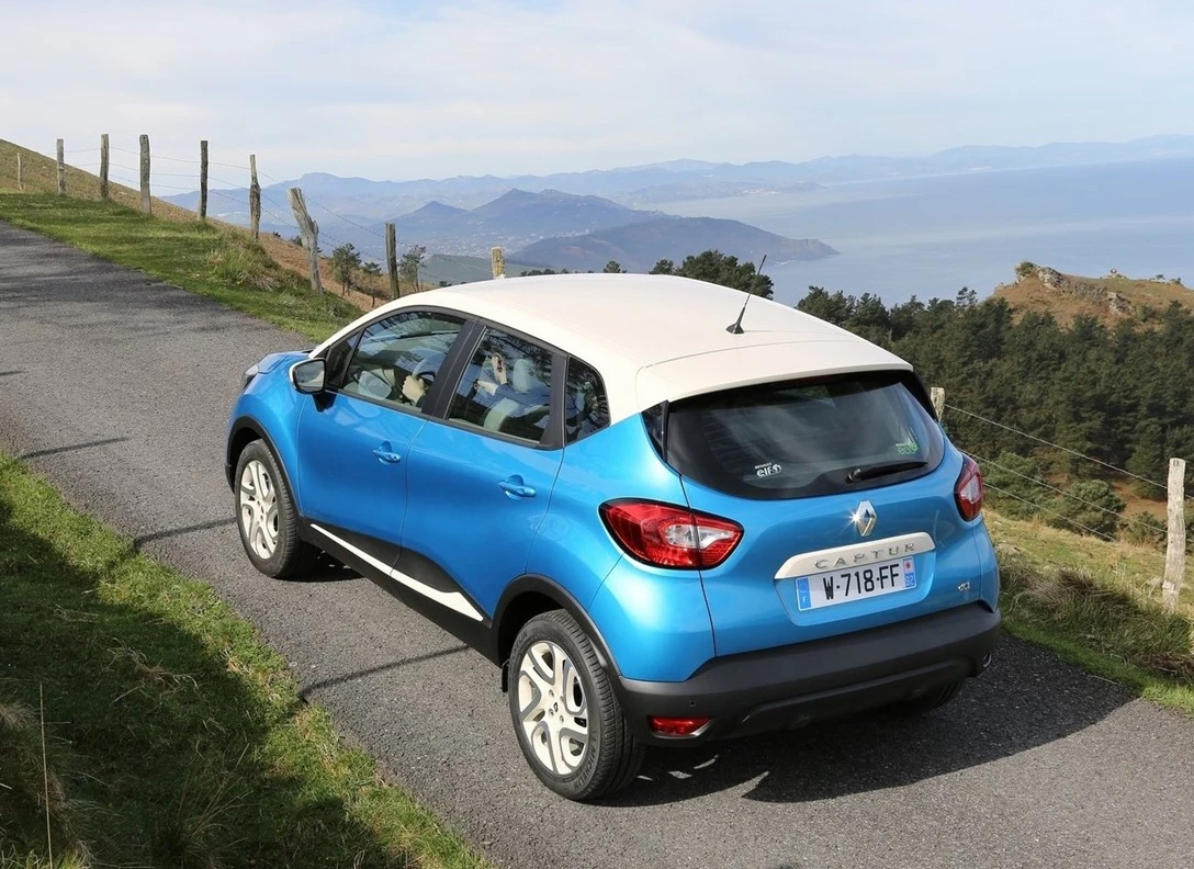 1647890-Renault-Captur-2015-04.jpg
