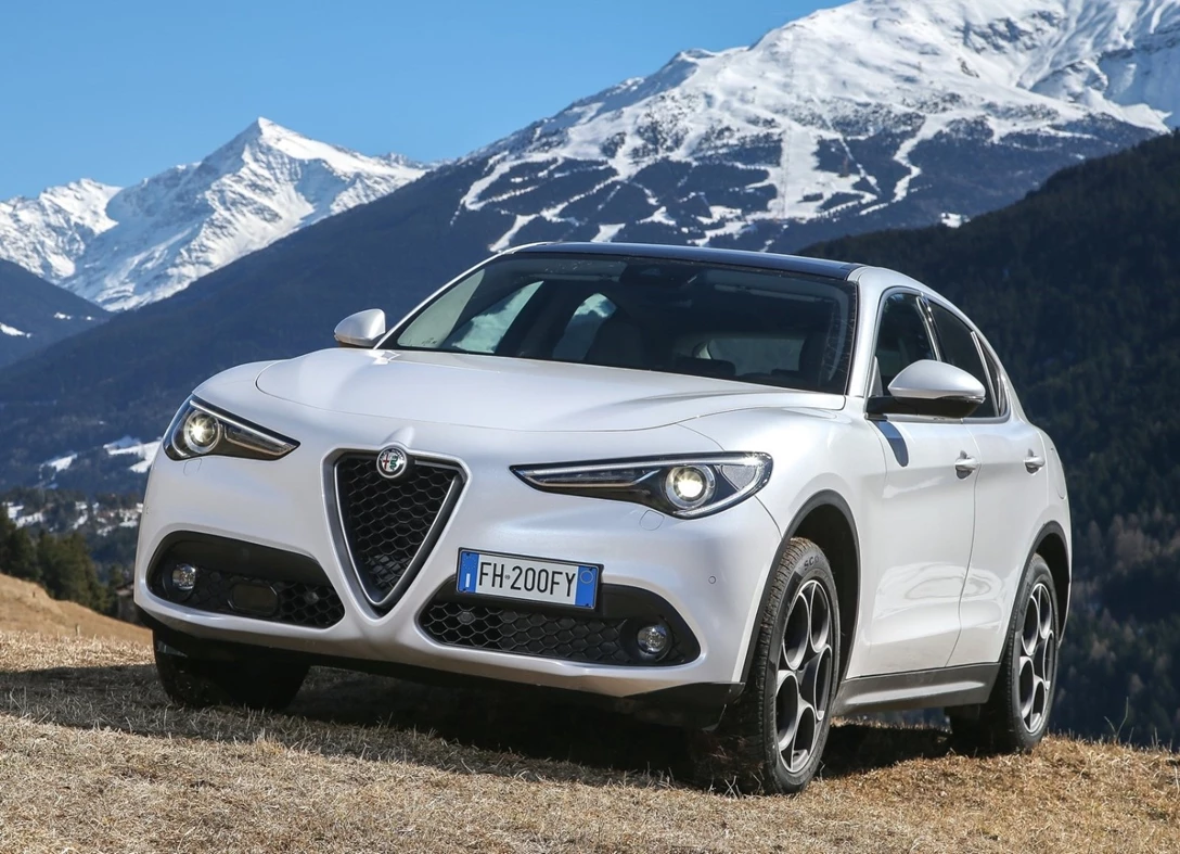 1650748-Alfa_Romeo-Stelvio-2018-02.jpg