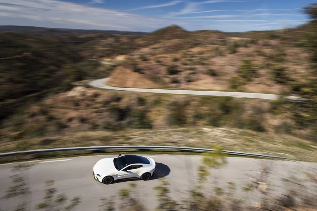 1599143-אסטון מרטין ואנטג מבחן דרכים השקה (33).jpg