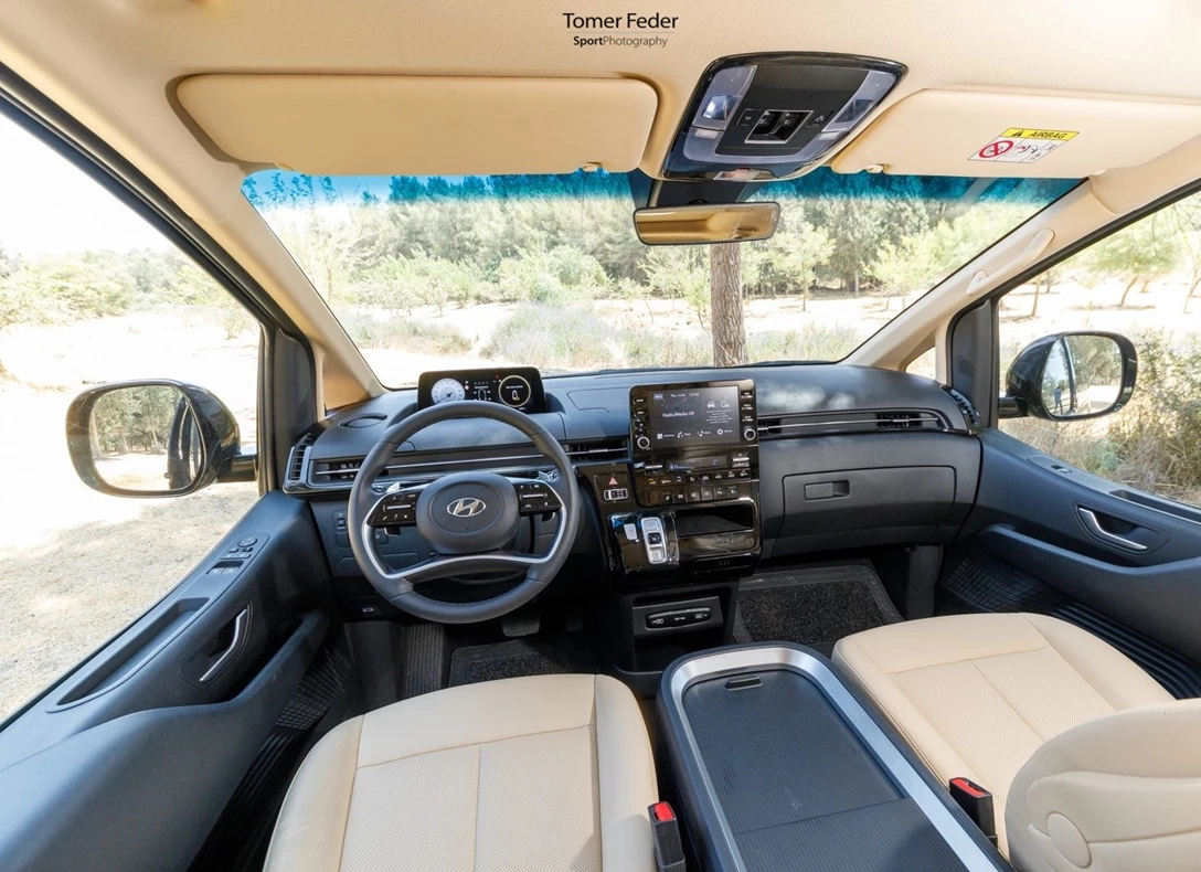 1679975-Hyundai-Staria-2023-05-TF.jpg