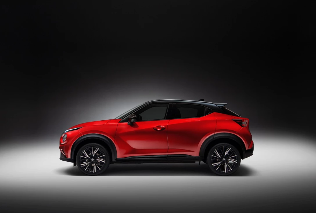 1621766-Sep. 3 - 6pm CET - New Nissan JUKE Unveil  Red Static Studio - 3.jpg