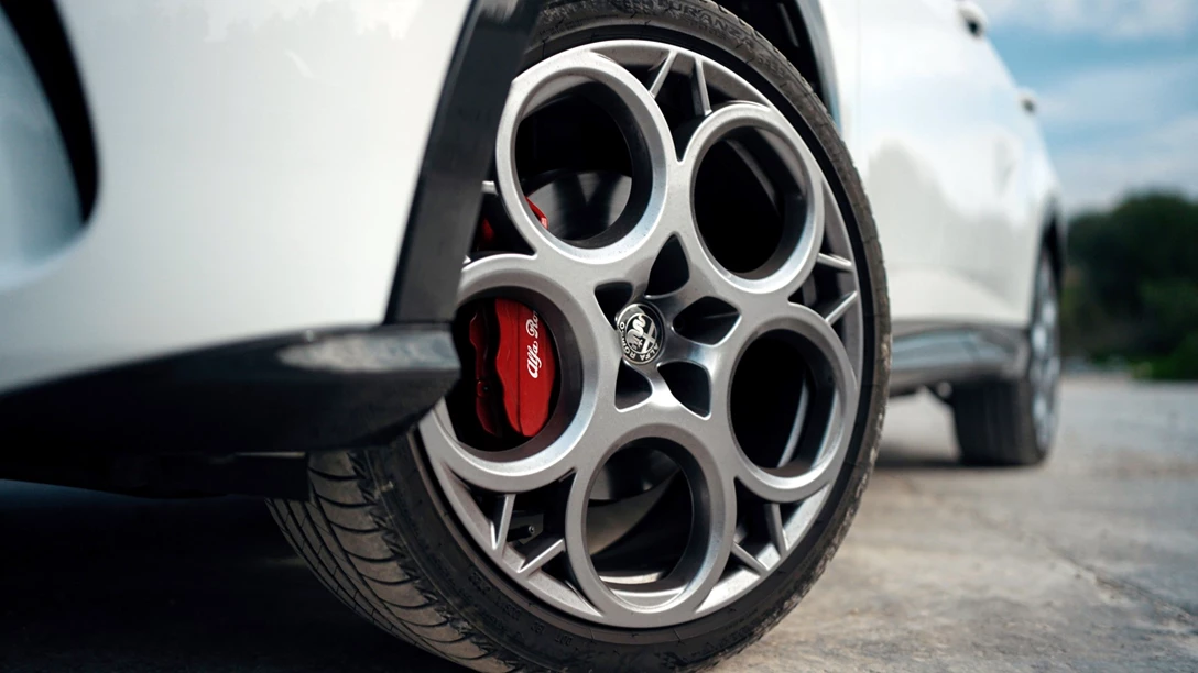 1676519-Alfa Romeo Tonale 2023.00_40_21_07.Still026 copy.jpg