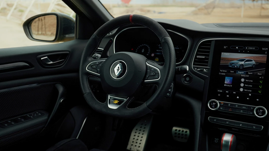 1695999-Renault Megane RS 2024.00_37_54_14.Still053-min.jpg