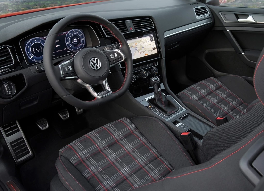 1642231-Volkswagen-Golf-2019-08.jpg