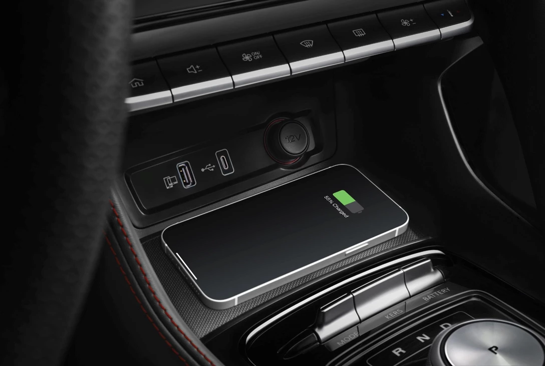 1684905-MG-ZS-EV-wireless-smartphone-charging.jpg
