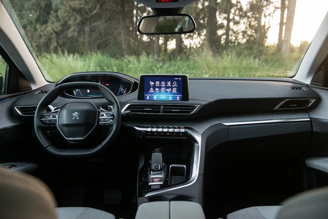 1594300-השוואתי פנאי - יונדאי טוסון מול מאזדה CX-5 מול פיגו 3008 מול קיה ספורטאז (29).jpg