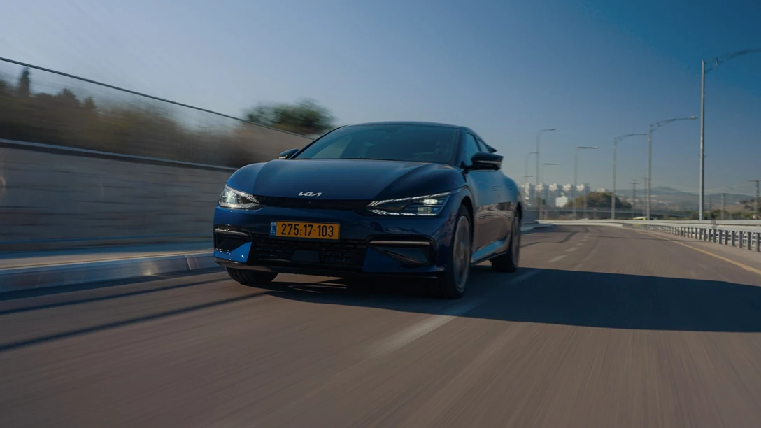 1679115-KIA EV6.00_08_03_09.Still010 copy-min.jpg