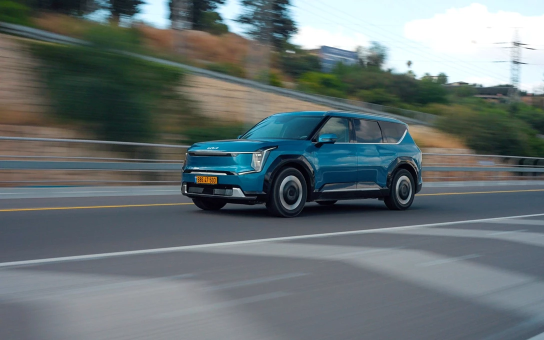 1698894-KIA EV9 2024.00_39_07_01.Still024-min.jpg