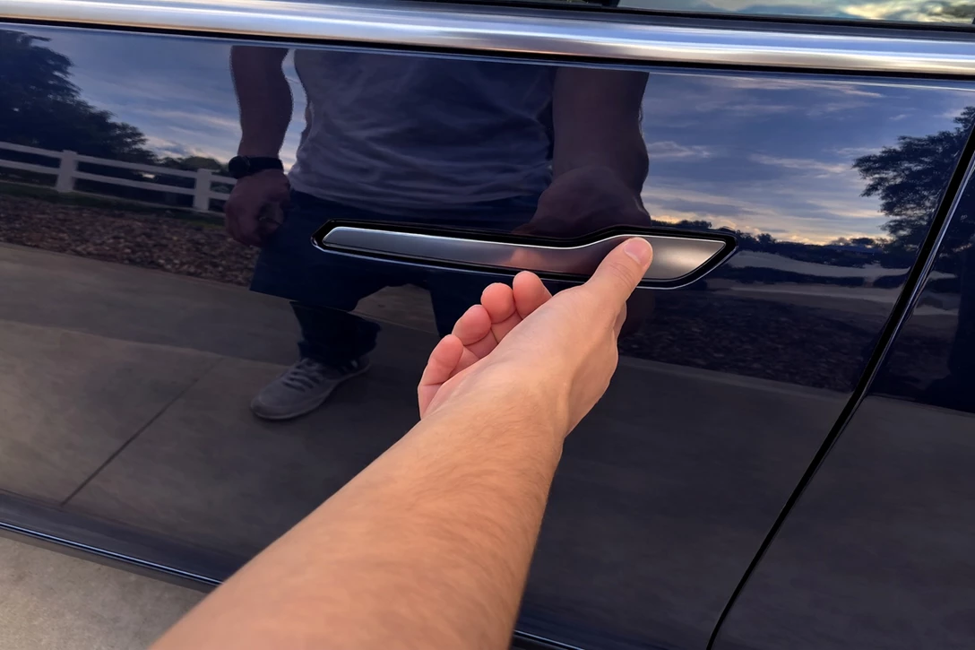 ידית פתיחת דלת טסלה מודל 3