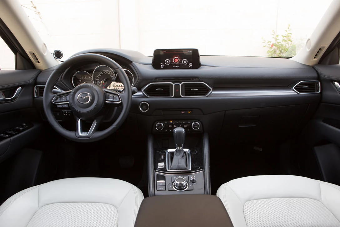 תא נוסעים - מאזדה CX-5