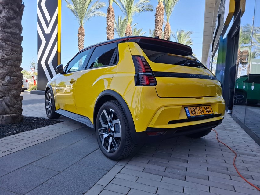 WhatsApp Image 2025-10-26 at 10.50.39.jpeg