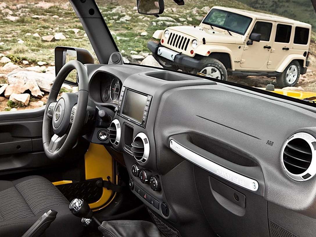 1660264-Jeep-Wrangler-2016-06.jpg