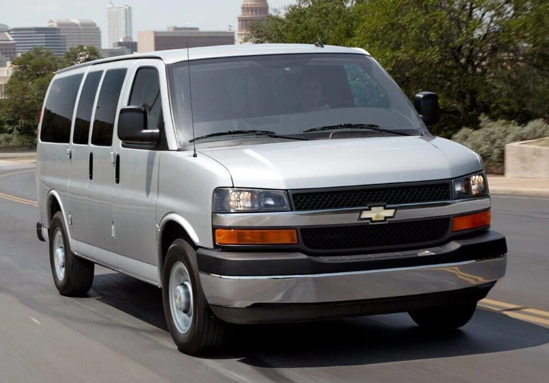 1704561-Chevrolet-Savana-2024 (2).jpg