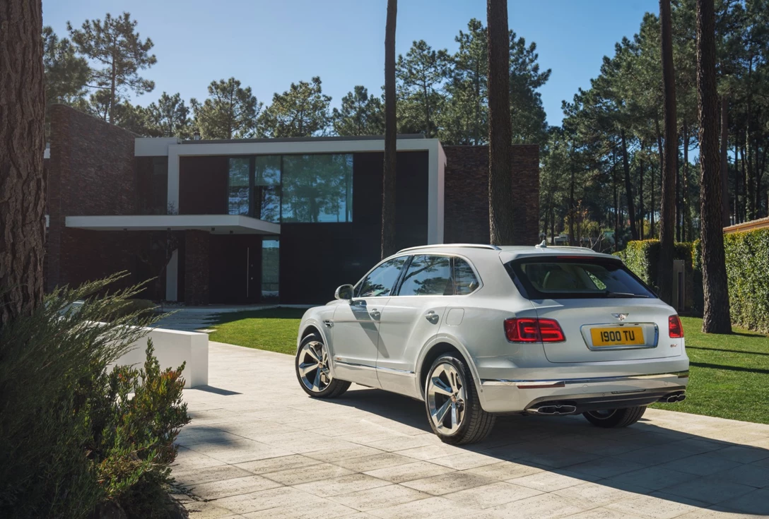 1592594-Bentley Bentayga Hybrid - 07.jpg