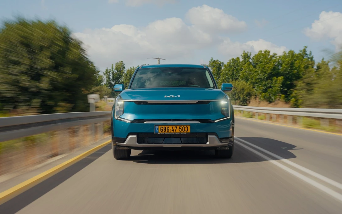 1698865-KIA EV9 2024.00_22_25_15.Still013-min.jpg