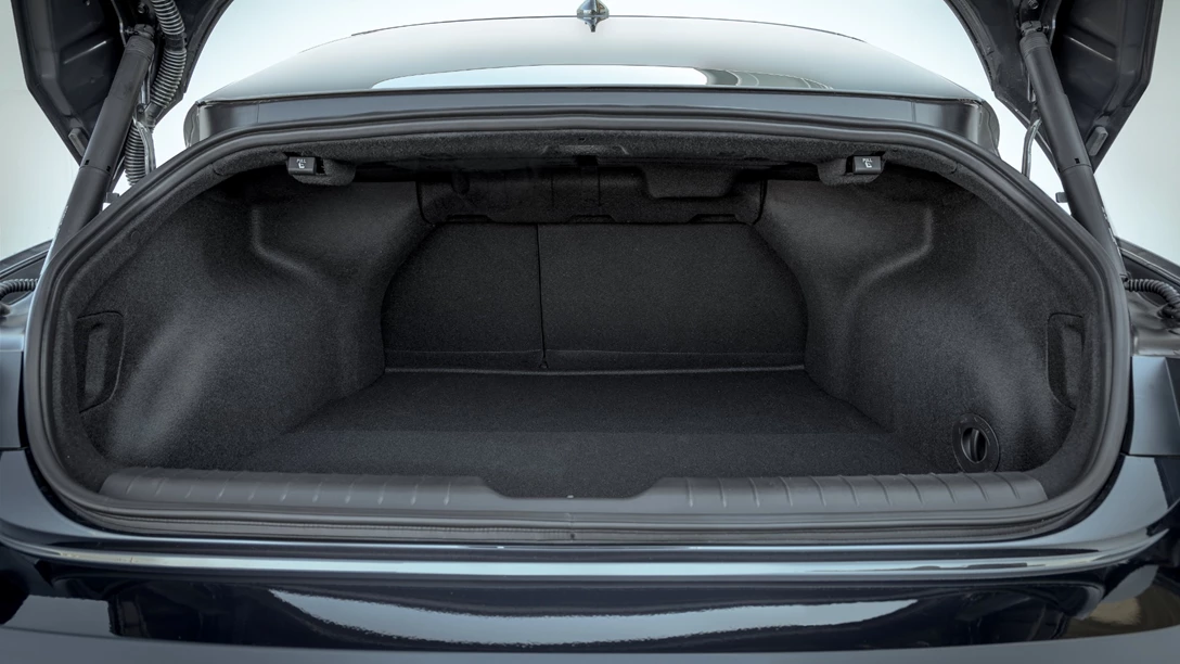 יונדאי איוניק 6 תא מטען