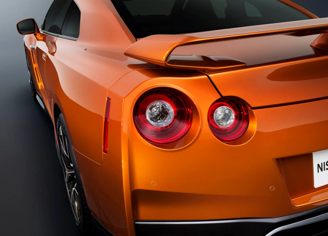 1582611-2017_nissan_gtr_31.jpg