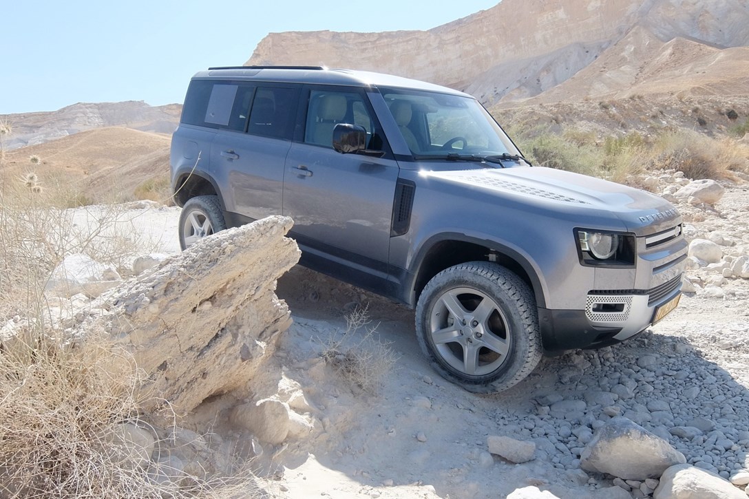 1635480-לנדרובר דיפנדר - 10.jpeg