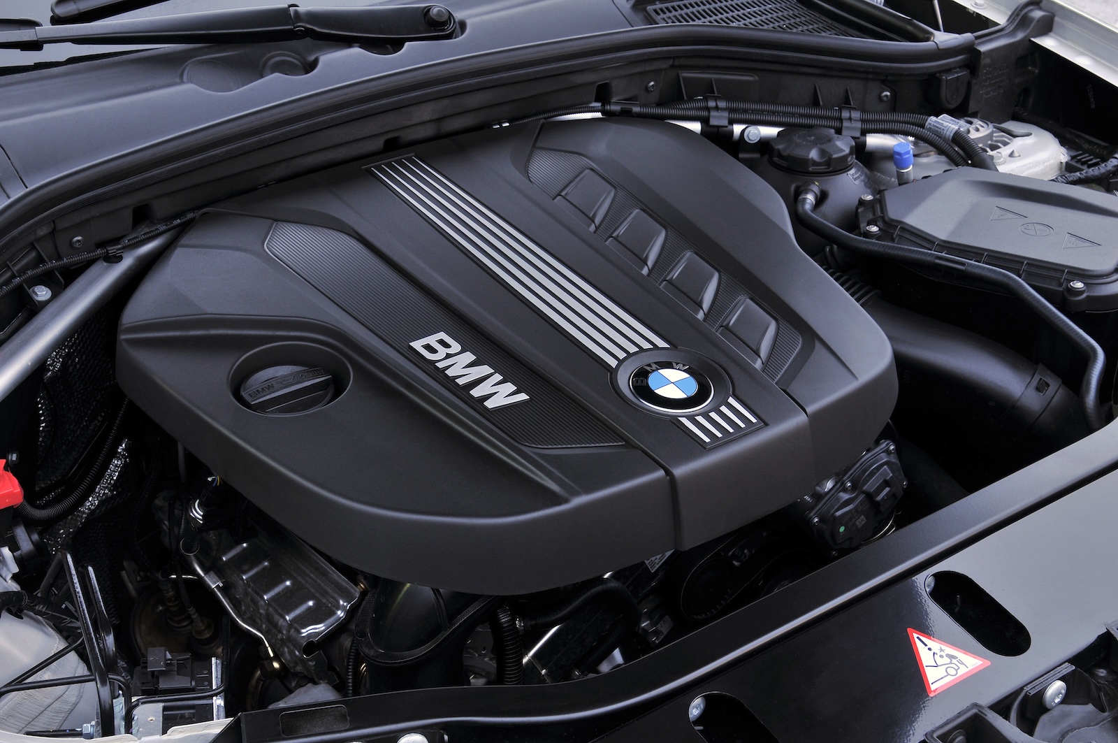 1588847-BMW-X3 40.jpeg