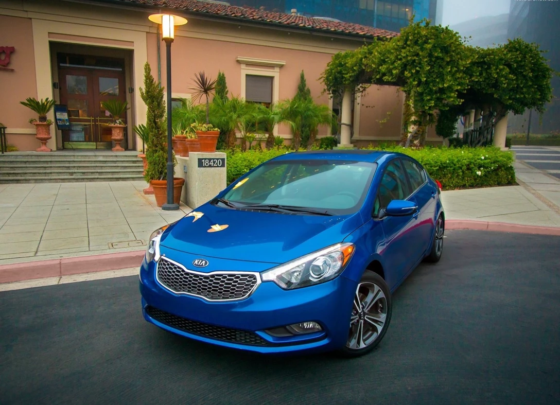 1650892-Kia-Forte-2016-01.jpg