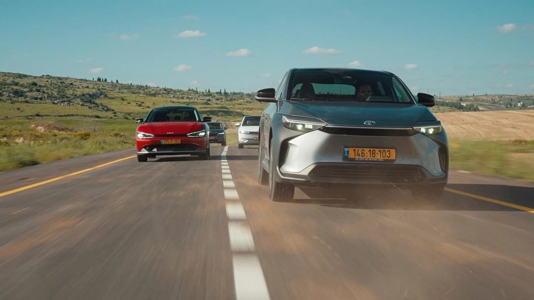 1691451-Hyundai IONIQ 5 vs Skoda Enyaq vs KIA EV6 vs TOYOTA BZ4X - 2023.02_10_42_01.Still213 copy.jpg