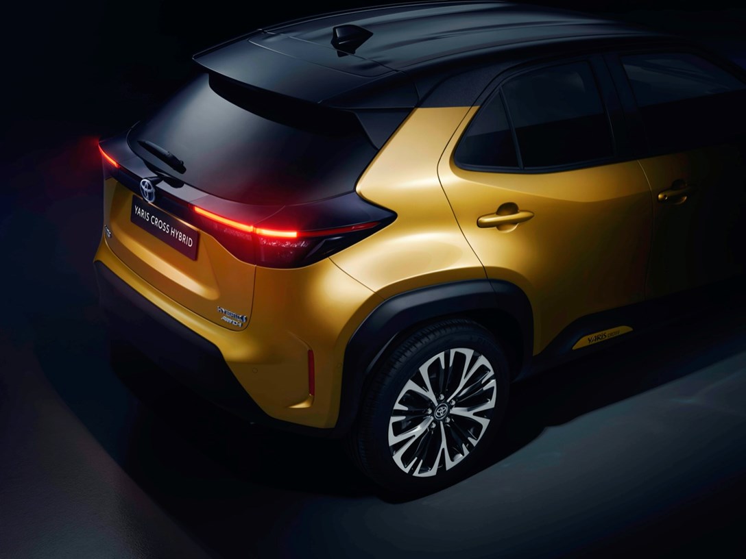 1632207-TOYOTA_NEW_YARIS_CROSS_BACK_RIGHT.jpeg