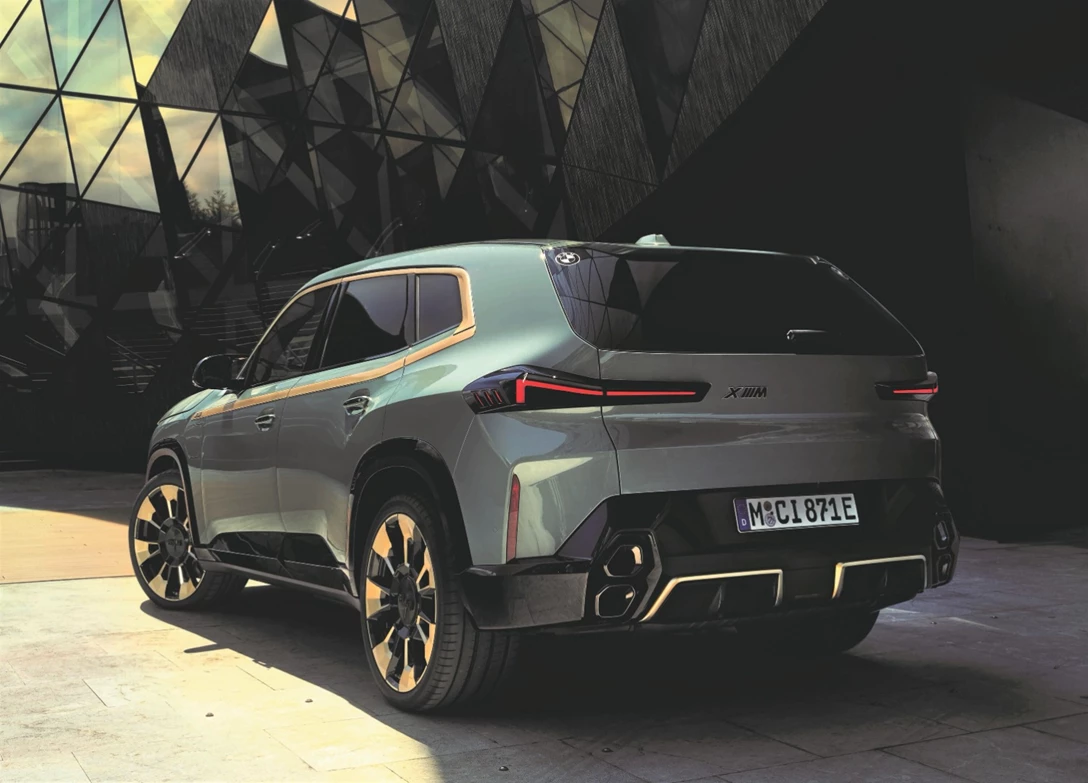 1700632-BMW-XM-2024-03.jpg