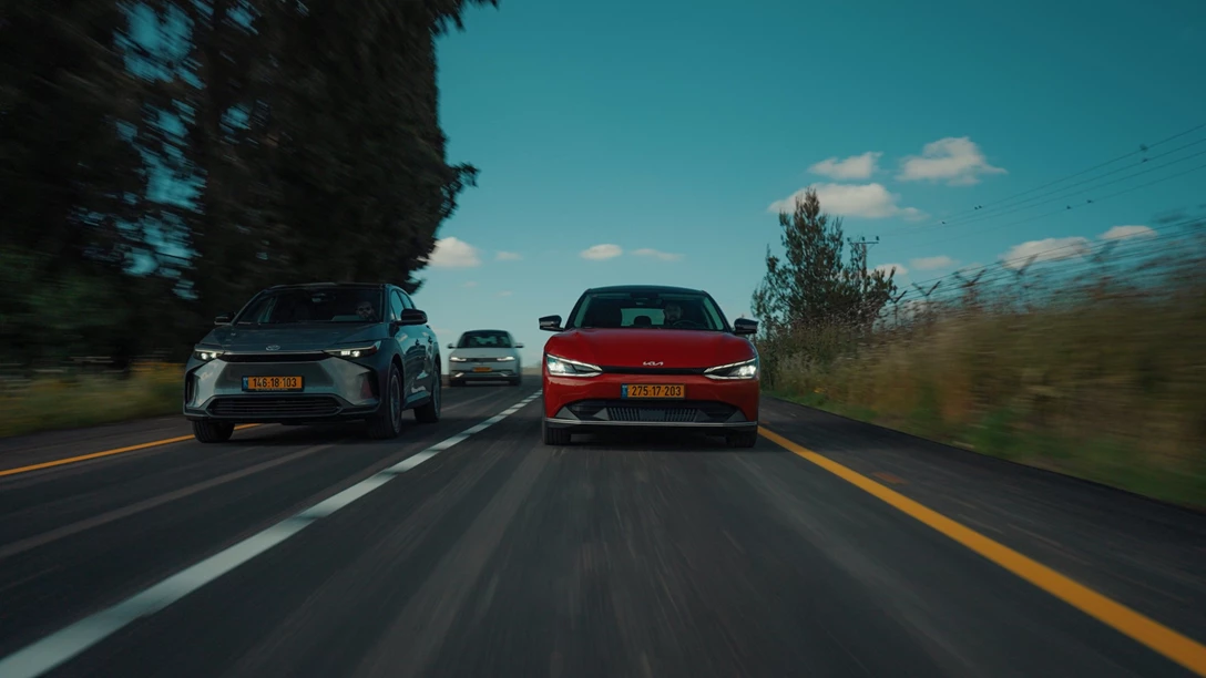 1681649-Hyundai IONIQ 5 vs Skoda Enyaq vs KIA EV6 vs TOYOTA BZ4X - 2023.02_11_41_21.Still214 copy.jpg