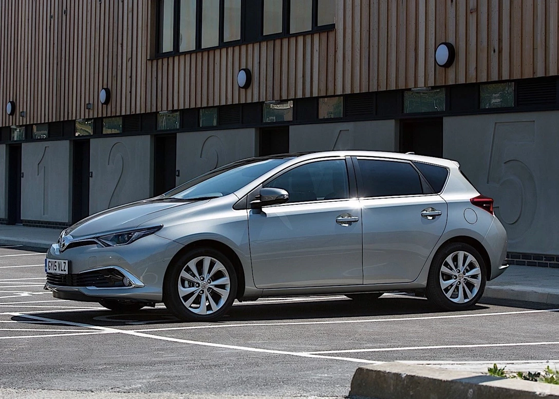 1647767-Toyota-Auris-2016-01.jpg
