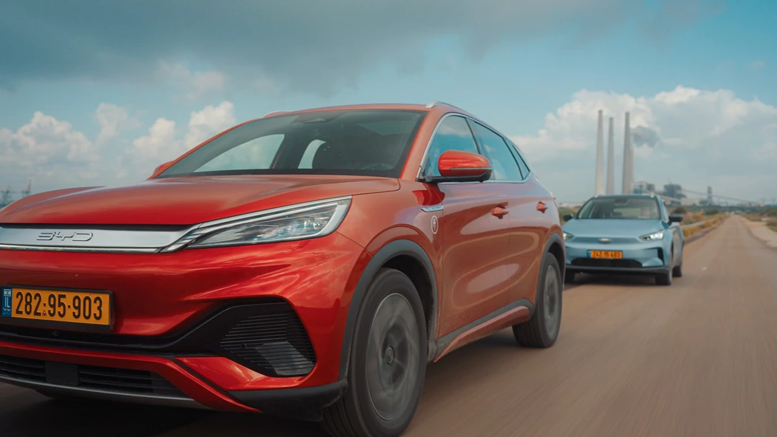 1673486-BYD ATTO 3 vs Geely Geometry C.00_42_47_21.Still043 copy.jpg