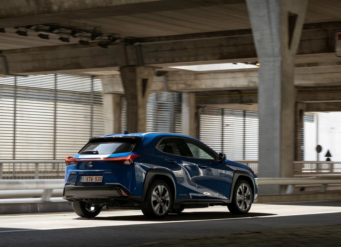 1656488-Lexus-UX_300e-2021-1600-4e.jpg